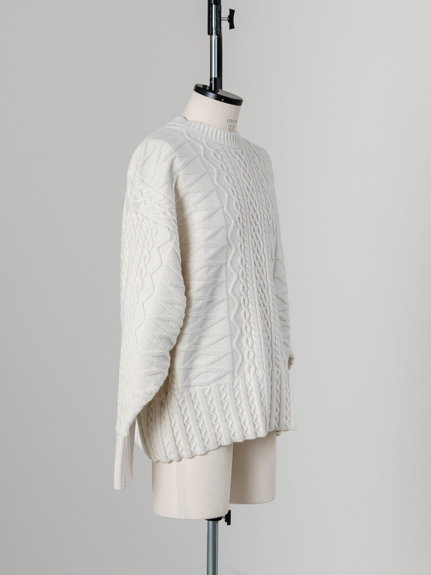 【PRE ORDER】multi cable sweater
