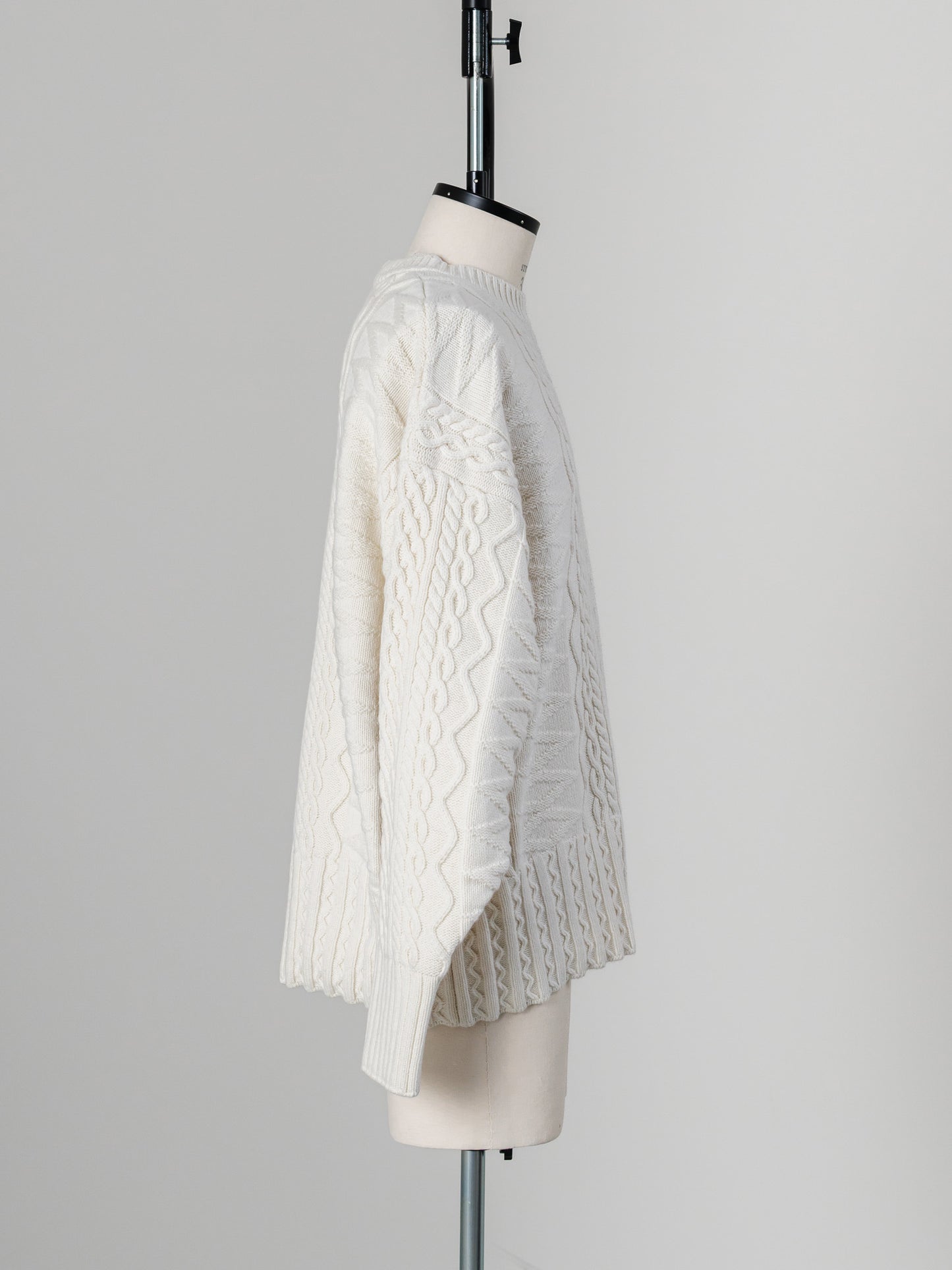 【PRE ORDER】multi cable sweater