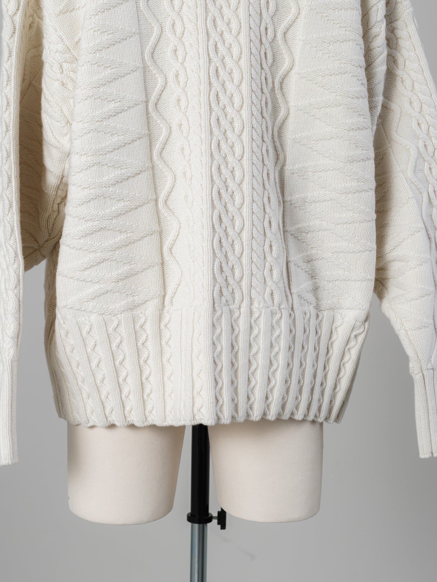 【PRE ORDER】multi cable sweater