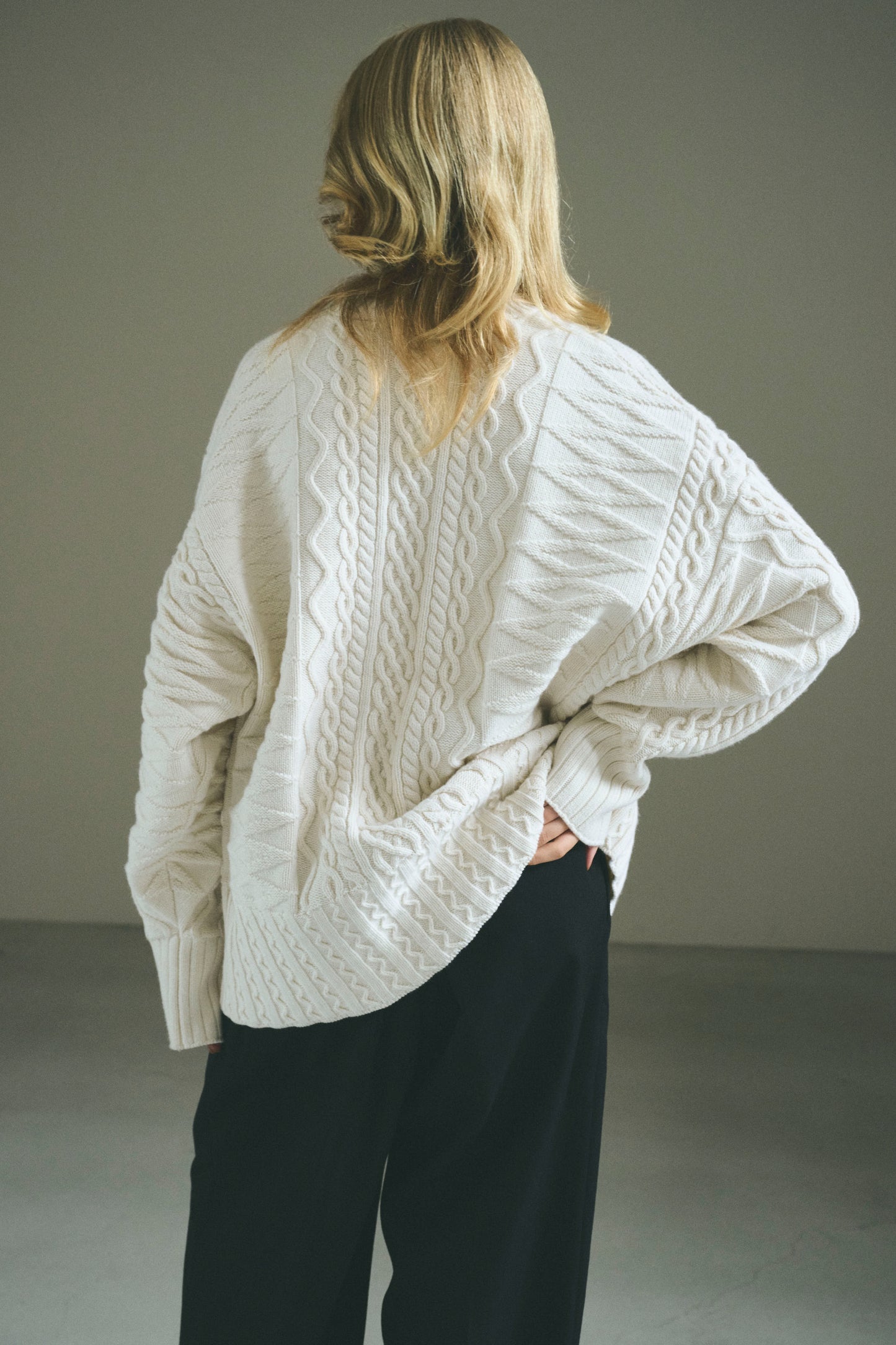 【PRE ORDER】multi cable sweater
